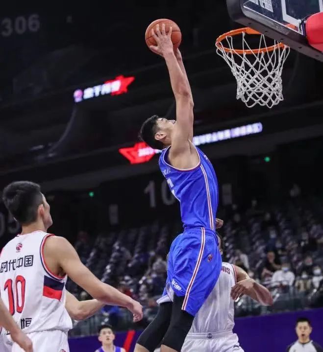 天津男篮球员团结合作,实现奇迹逆转 天津男篮球员团结合作,实现奇迹逆转