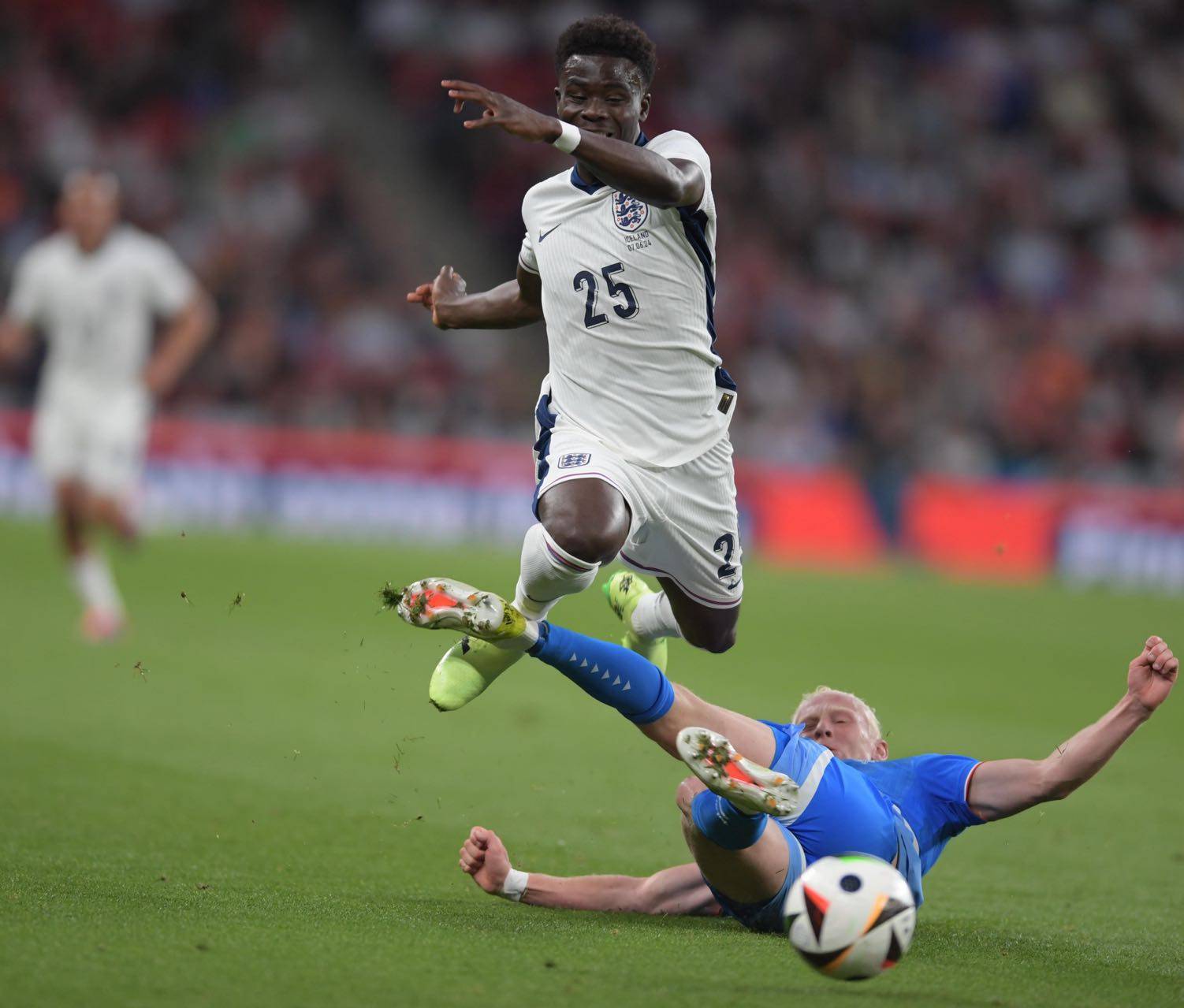 英格兰队期待在欧洲比赛中掀起热浪 英格兰队期待在欧洲比赛中掀起热浪