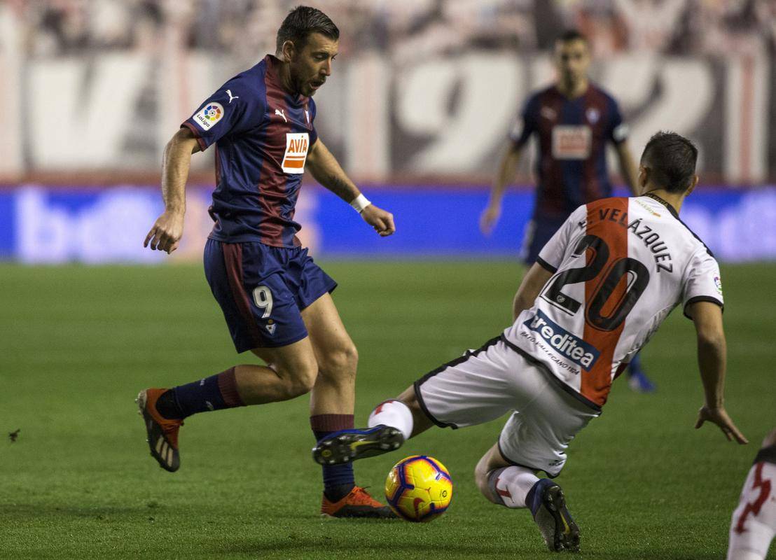 巴伦西亚球员动情庆祝进球,贡献全队士气的简单介绍 巴伦西亚球员动情庆祝进球,贡献全队士气的简单介绍