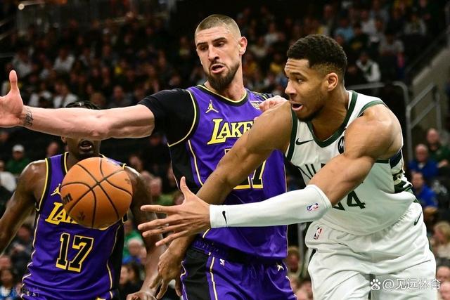 雄鹿在主场以分击退湖人,字母哥强势 雄鹿在主场以分击退湖人,字母哥强势