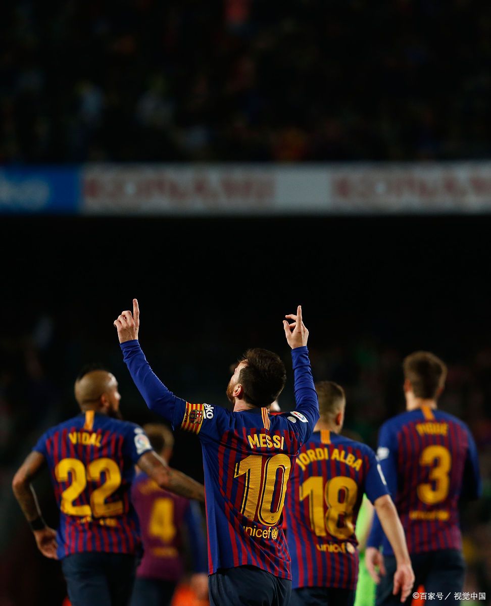 球队关键时刻表现出色,逆转胜利 球队关键时刻表现出色,逆转胜利