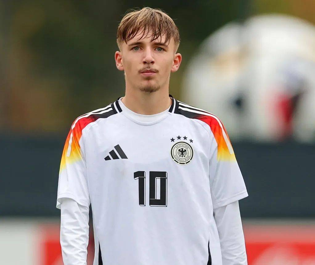 阿贾克斯惊险逆转拜仁慕尼黑,晋级下一轮-阿贾克斯险胜拜仁,成功晋级的简单介绍 阿贾克斯惊险逆转拜仁慕尼黑,晋级下一轮-阿贾克斯险胜拜仁,成功晋级的简单介绍