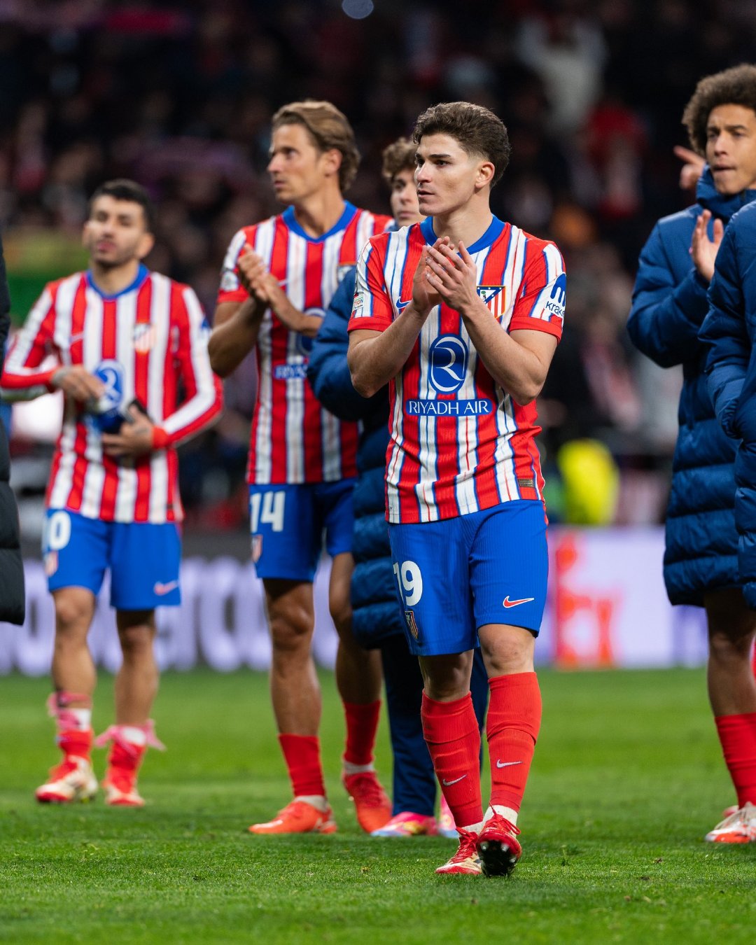 球队实力尽显,精彩瞬间让人惊叹 球队实力尽显,精彩瞬间让人惊叹