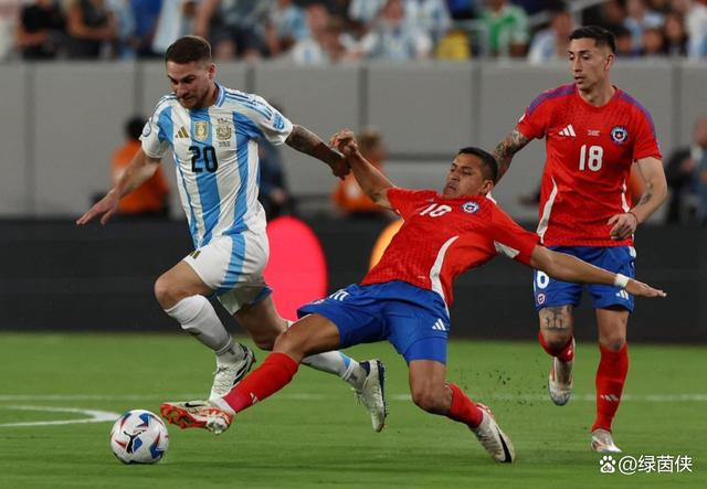 南美足球比赛中赛场上演绝杀 南美足球比赛中赛场上演绝杀