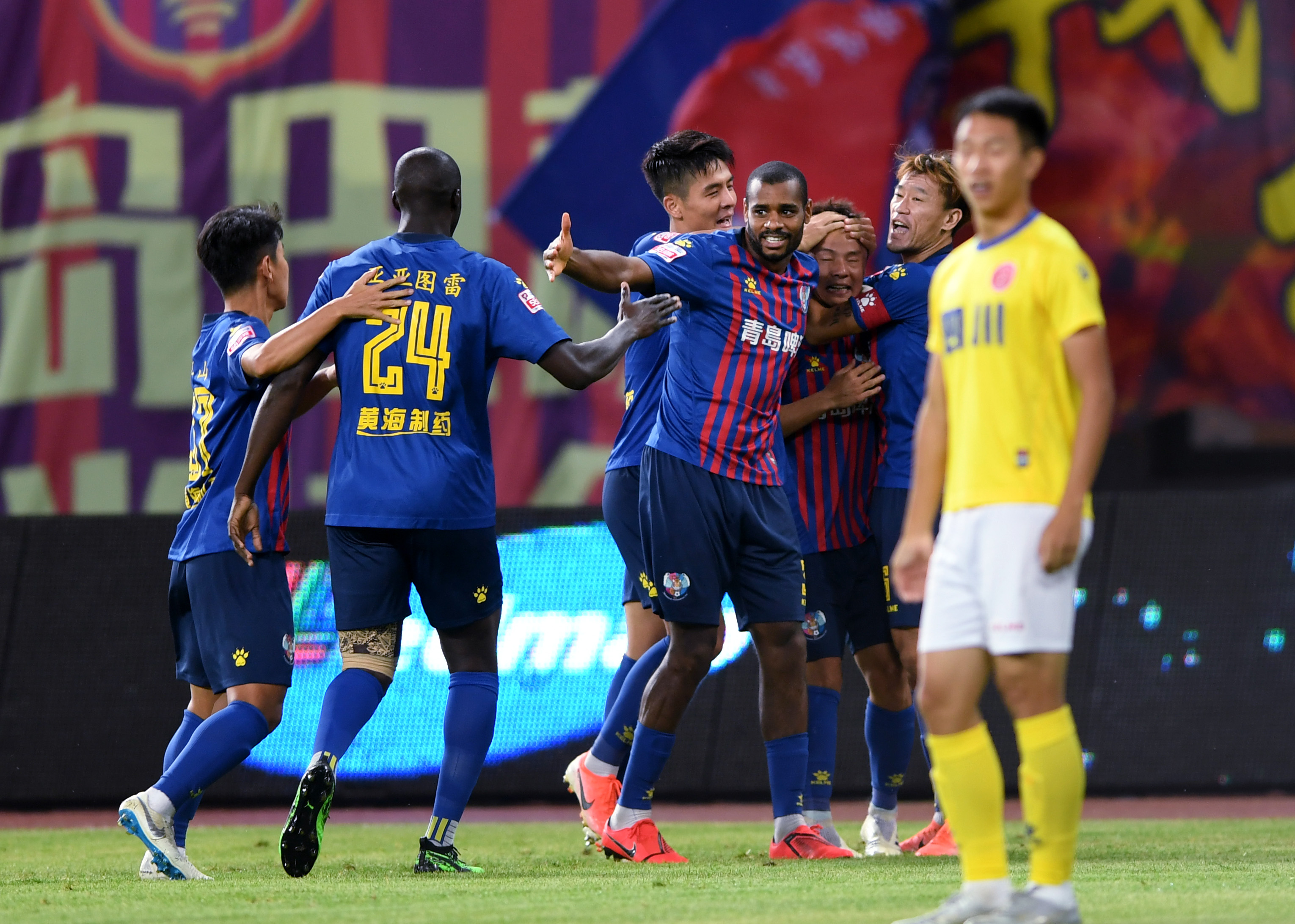 青岛黄海逼平对手,保持中游稳定态势 青岛黄海逼平对手,保持中游稳定态势