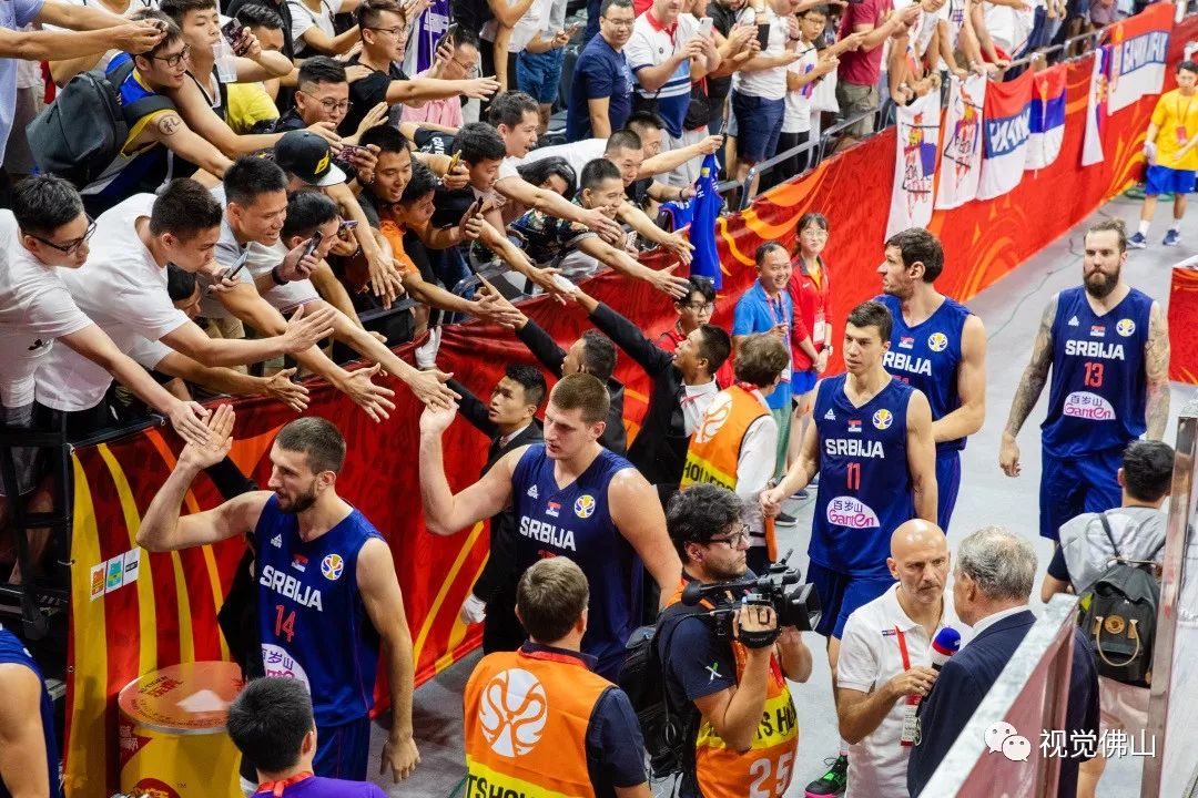 强强对话!两支顶级球队交锋,谁能笑到最后 强强对话!两支顶级球队交锋,谁能笑到最后