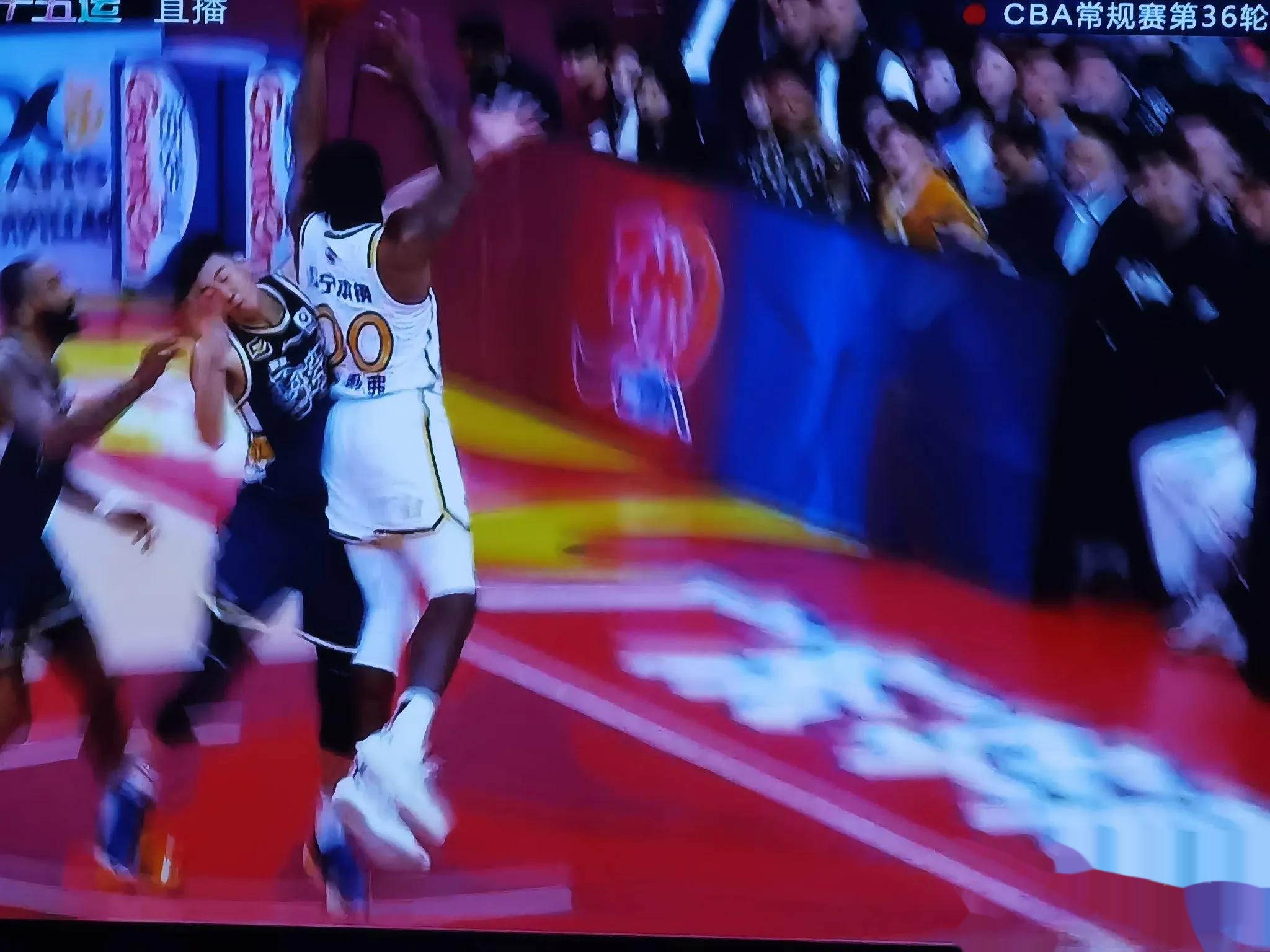 球队进攻端失误频现，战绩下滑明显