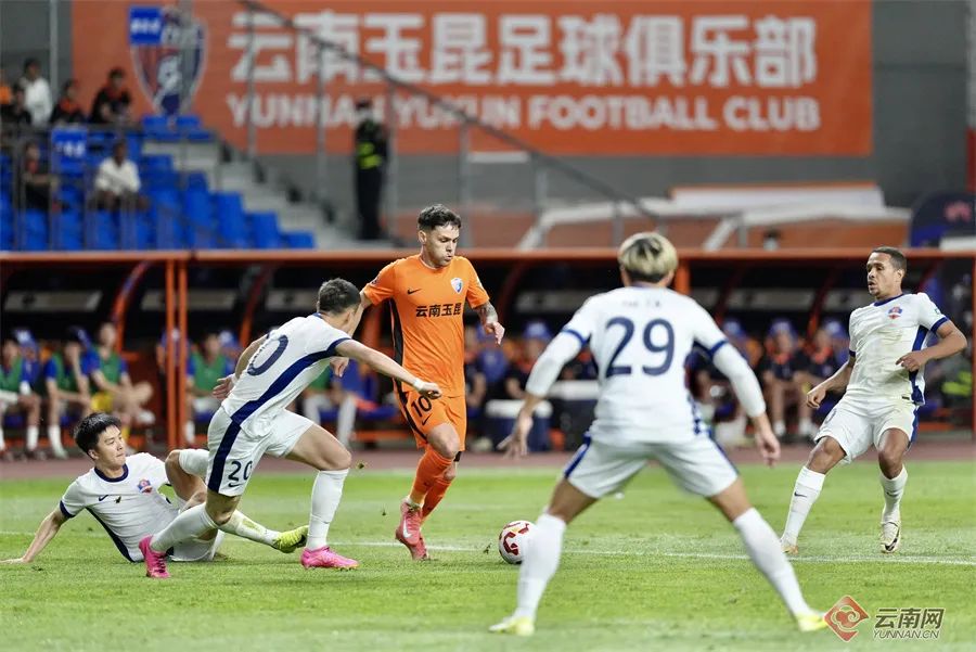 率先破门,球队势如破竹赢得完胜 率先破门,球队势如破竹赢得完胜