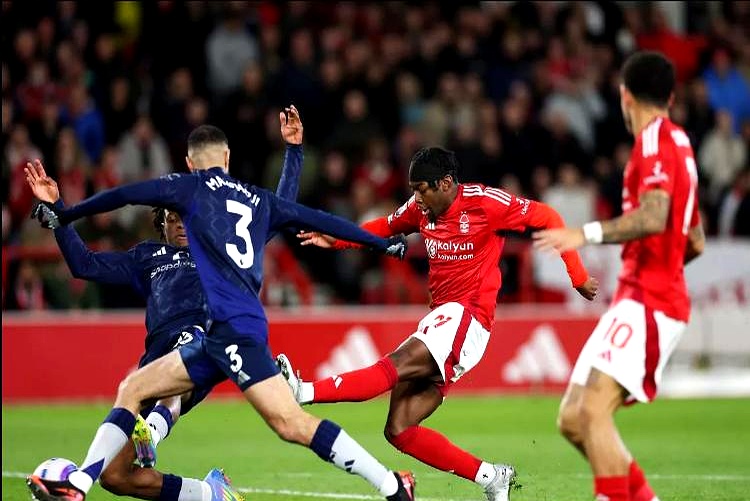 曼联客场告捷,英超传统强队经典战术再现神奇 曼联客场告捷,英超传统强队经典战术再现神奇