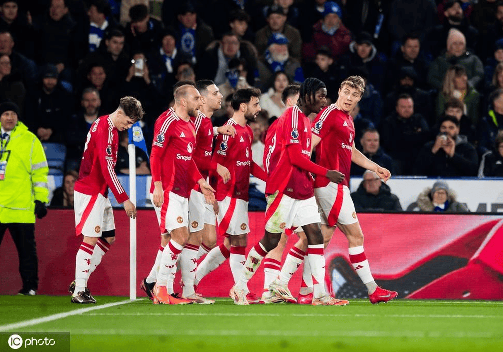 曼联主场逆转莱斯特城,豪取三分 曼联主场逆转莱斯特城,豪取三分