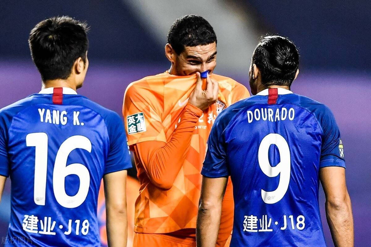 河南建业豪取三分,表现出色 河南建业豪取三分,表现出色