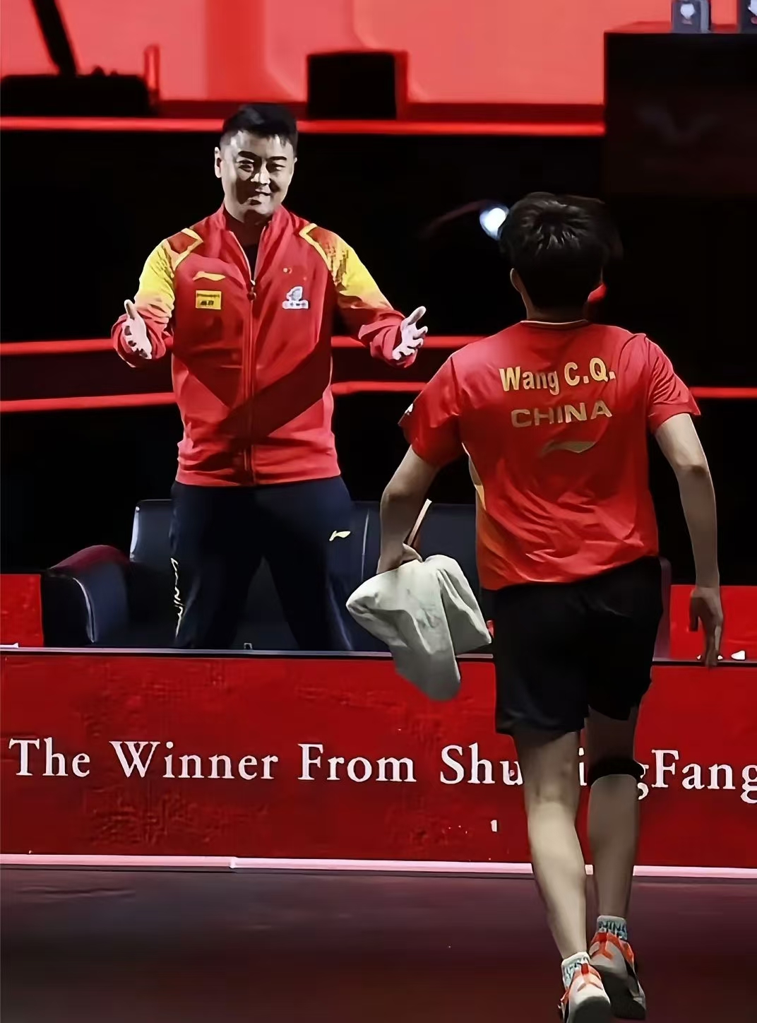 球队主帅战术调整如何，球员自我拼搏成重点