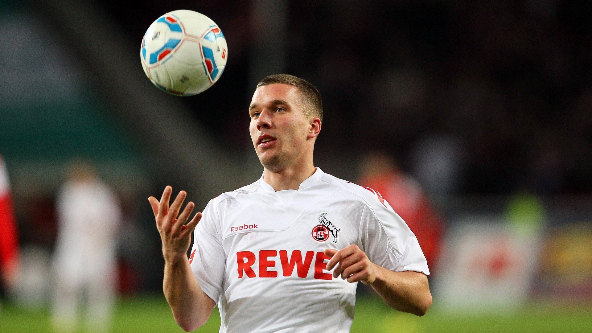 赛道与球场，当接管模式跨越维度的轰鸣